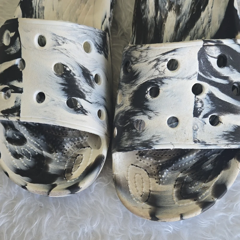 CROCS‎ Men's Monochrome Swirl Sandals